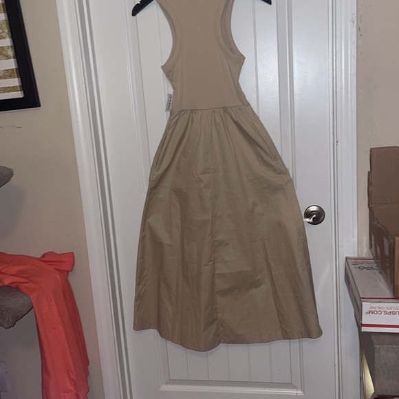 BNWT Old Navy T-back, tank, maxi dress size XS in khaki color with pockets - Picture 4 of 12